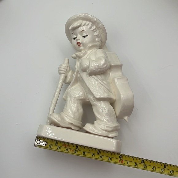 M.J.Hummel Expressions of Youth #164 “ Little Cellist”
Hum 89/11 - Picture 12 of 12